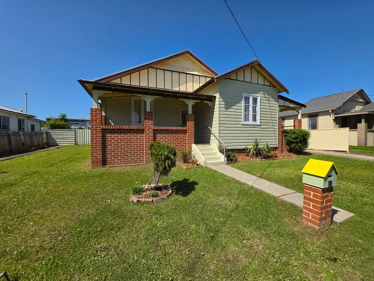18 Beeton Parade, Taree NSW 2430
