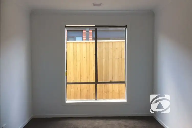 Fifth view of Homely house listing, 10 Fairywren Street, Pakenham VIC 3810
