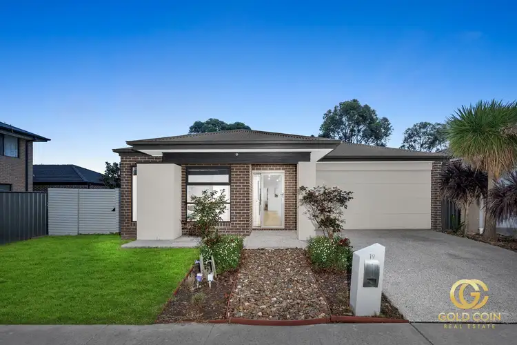 19 Fleuve Rise, Clyde North VIC 3978