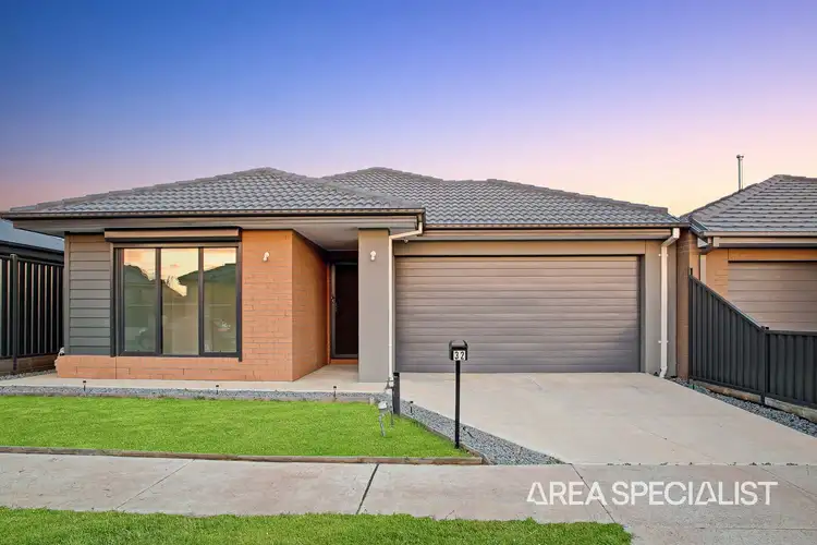 32 Rimmington Way, Rockbank VIC 3335