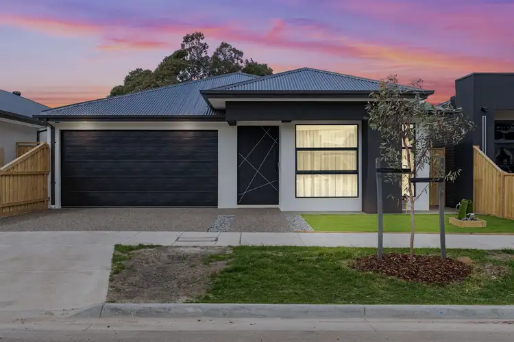 4 Pomegranate Road, Mickleham VIC 3064