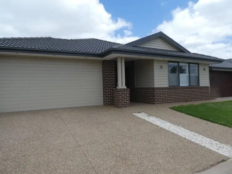 42 Elmsford Crescent, Cranbourne West VIC 3977