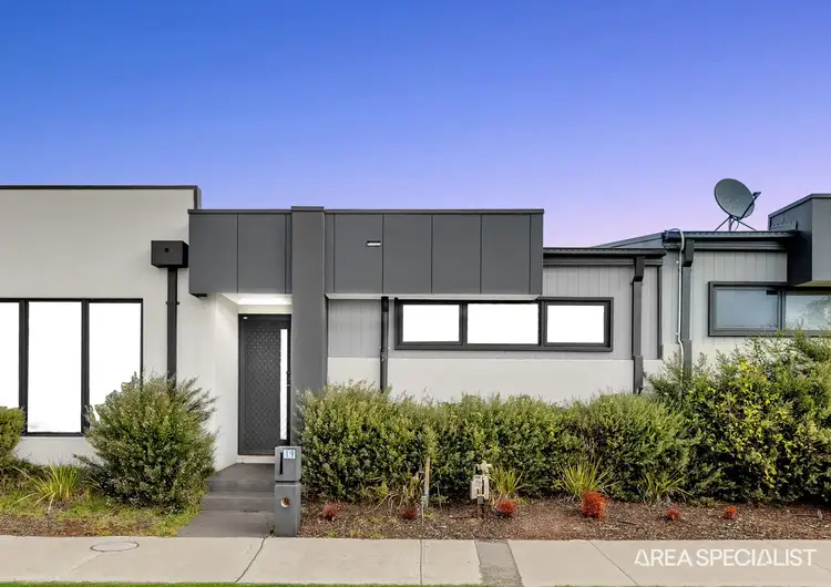 19 Rosebank Walk, Thornhill Park VIC 3335