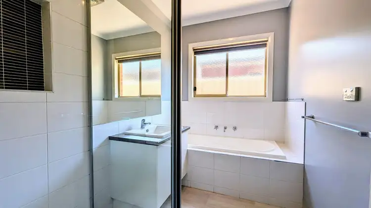 Fifth view of Homely house listing, 8 Eve Court, Mildura VIC 3500
