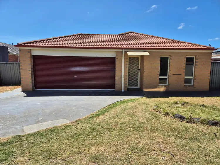 8 Amron Close, Deer Park VIC 3023