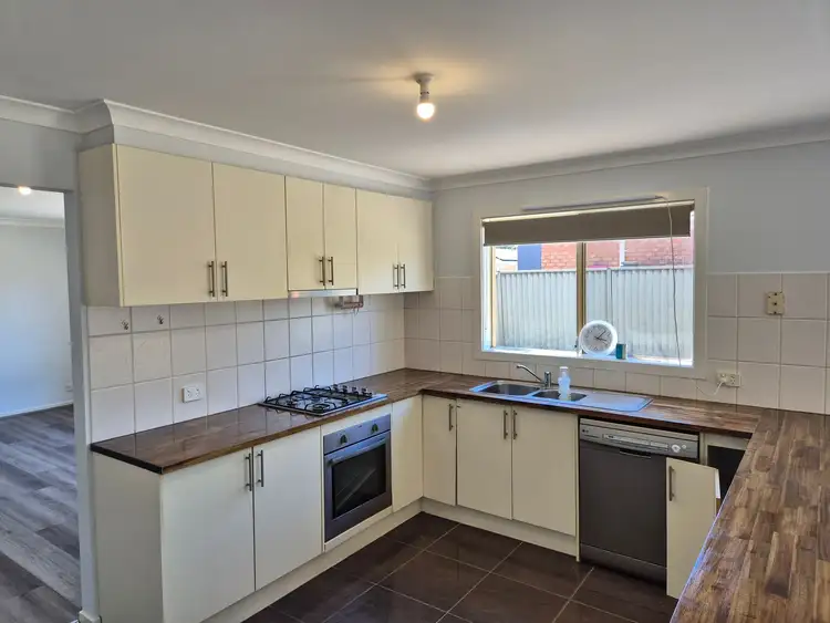 Fifth view of Homely house listing, 8 Amron Close, Deer Park VIC 3023