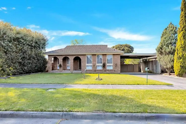 31 Thomas Crescent, Cranbourne VIC 3977