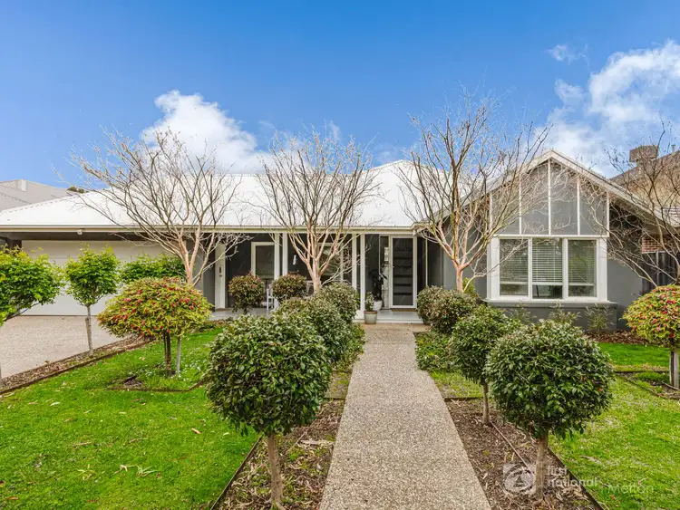 18 WALHALLA DRIVE, Eynesbury VIC 3338