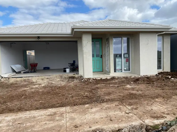 16 Aziz Boulevard, Mount Cottrell VIC 3024