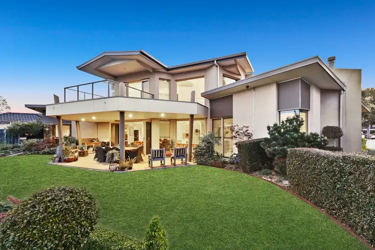 2 Island Point Avenue, Waterways VIC 3195