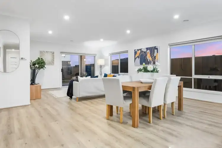 Fifth view of Homely house listing, 2 Falconer Court, Clyde North VIC 3978