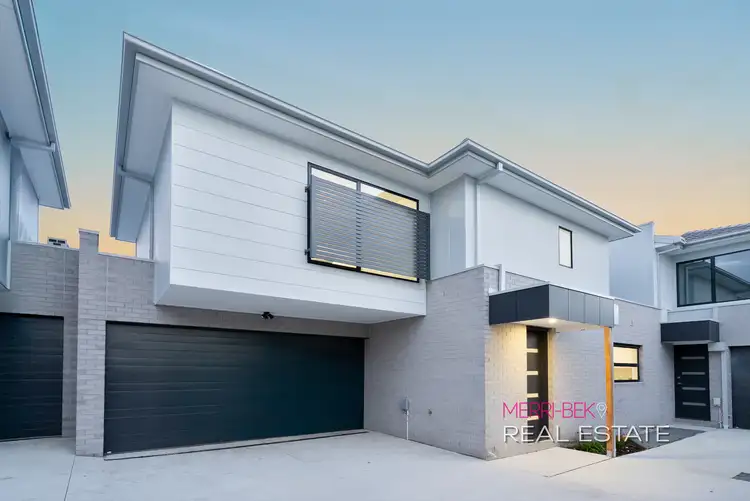 2/13 Charlotte Street, Oak Park VIC 3046