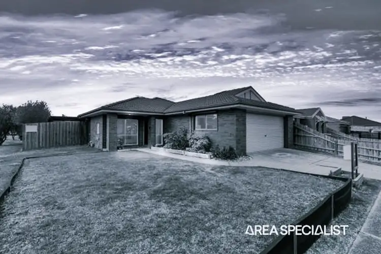 6 Sir Thomas Drive, Pakenham VIC 3810