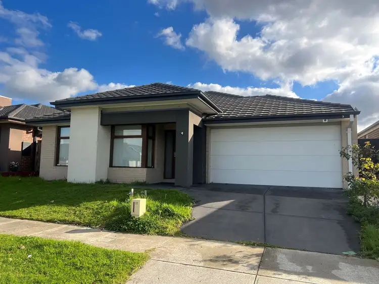 32 Everard Avenue, Clyde North VIC 3978