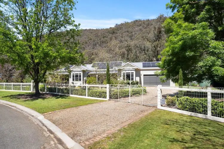 7 Louie Court, Bright VIC 3741