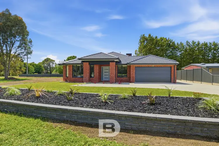 15 Gordon Crescent, Romsey VIC 3434