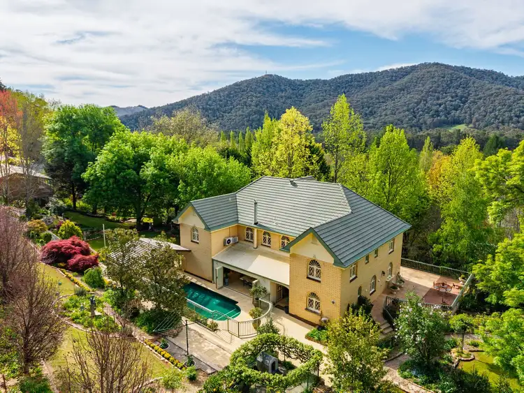 1B Barberry Court, Bright VIC 3741