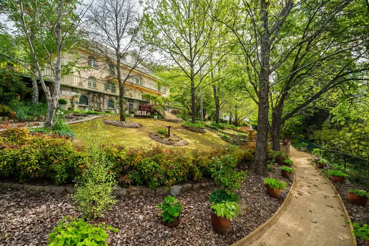 1B Barberry Court, Bright VIC 3741