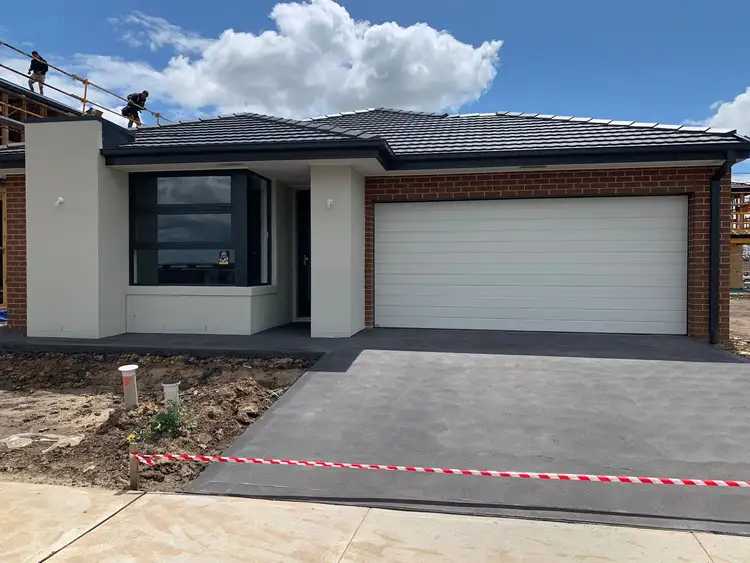 7 Dromore Avenue, Clyde North VIC 3978