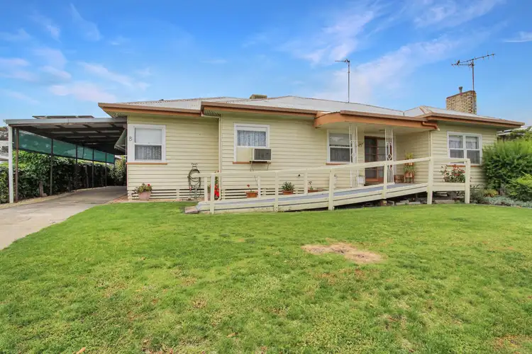 8 Centenary Avenue, Horsham VIC 3400