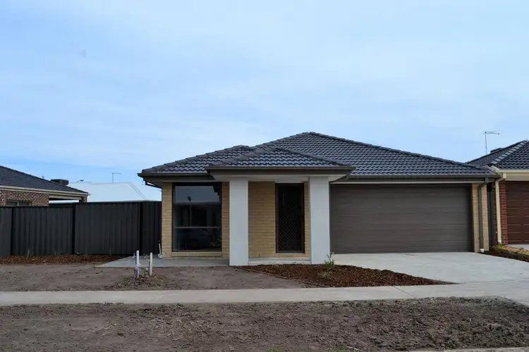 74 Pinnacle Drive, Pakenham VIC 3810