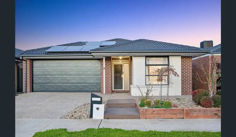 8 Antonio Drive, Melton South VIC 3338