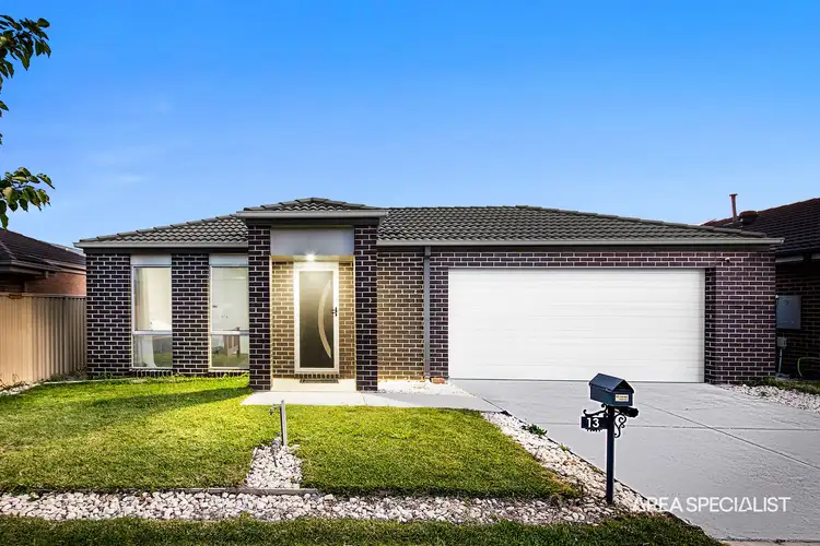 13 CUMBERLAND DRIVE, Pakenham VIC 3810