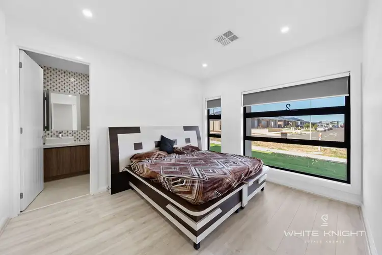 Seventh view of Homely house listing, 2 Emilia Circuit, Fraser Rise VIC 3336