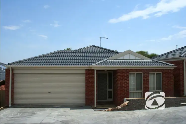 4/12 McClenaghan Place, Pakenham VIC 3810