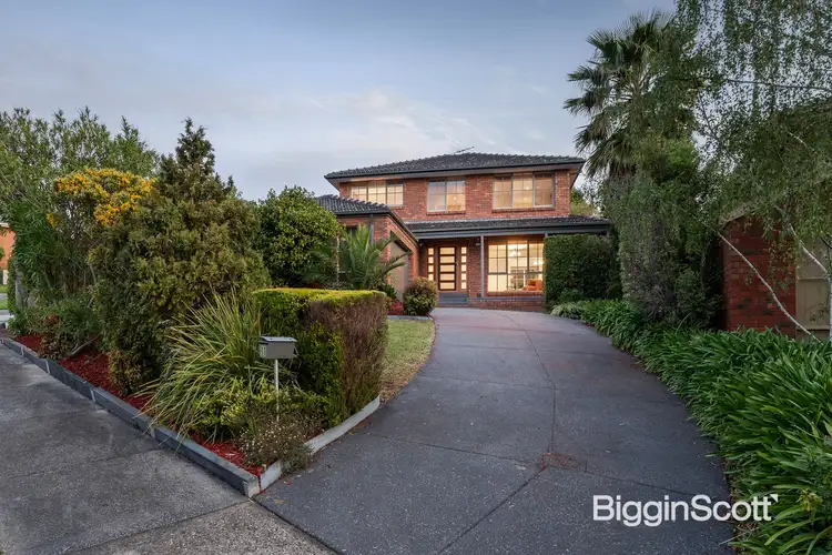11 Thorncombe Walk, Doncaster East VIC 3109