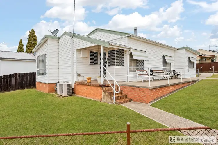 24 Moresby Way, West Bathurst NSW 2795