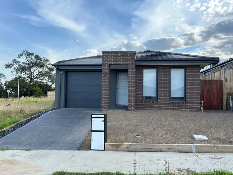 3 Strathfield Court, Cranbourne East VIC 3977