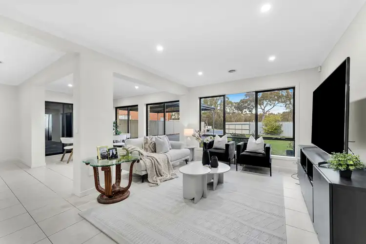 Fifth view of Homely house listing, 2 Oakland Place, Keysborough VIC 3173