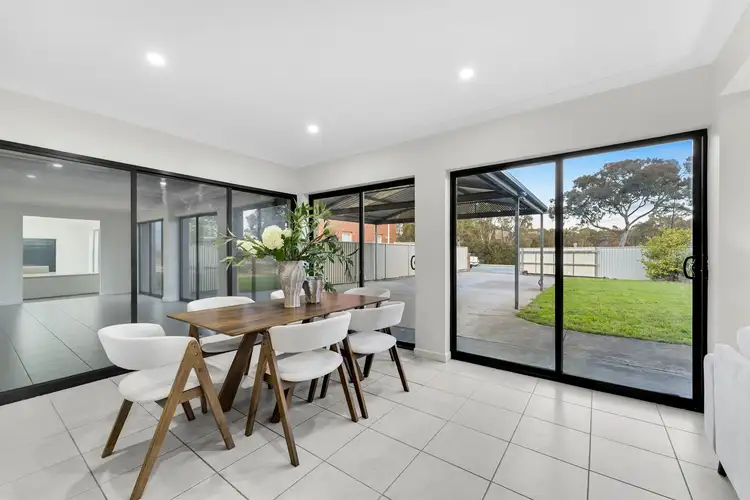 Sixth view of Homely house listing, 2 Oakland Place, Keysborough VIC 3173