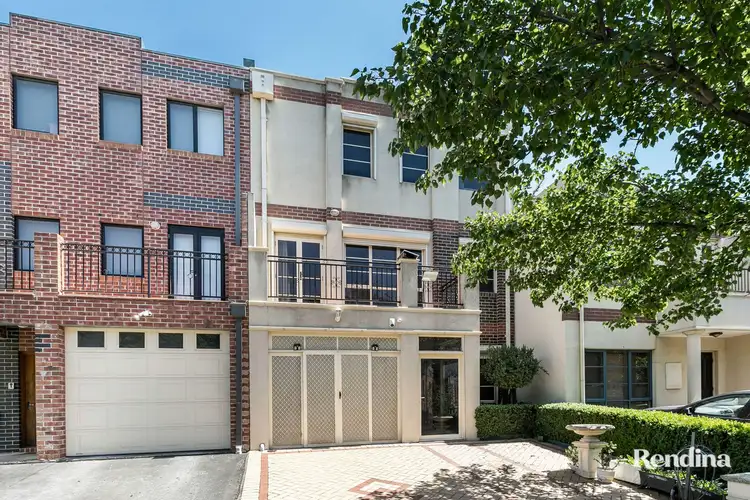 5 Jezabeel Court, Flemington VIC 3031