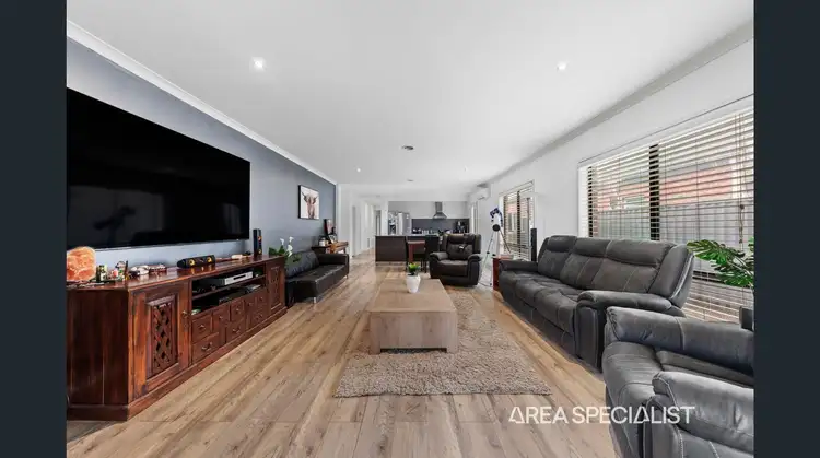 Second view of Homely house listing, 3 Platt Close, Pakenham VIC 3810