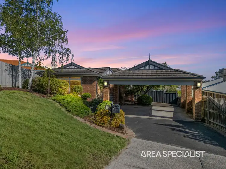 10 Settlers Hill Rise, Pakenham VIC 3810