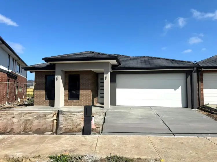 5 Ellypark Crescent, Clyde North VIC 3978