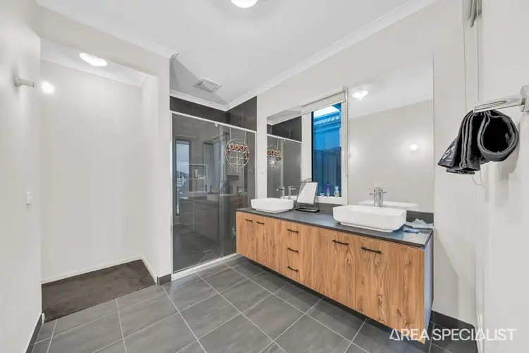 Fifth view of Homely house listing, 4 Brasswood Close, Werribee VIC 3030