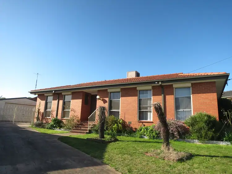 15 Village Drive, Hampton Park VIC 3976