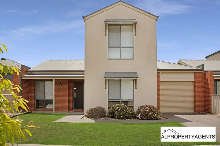 2/9 McTavish Boulevard, Horsham VIC 3400