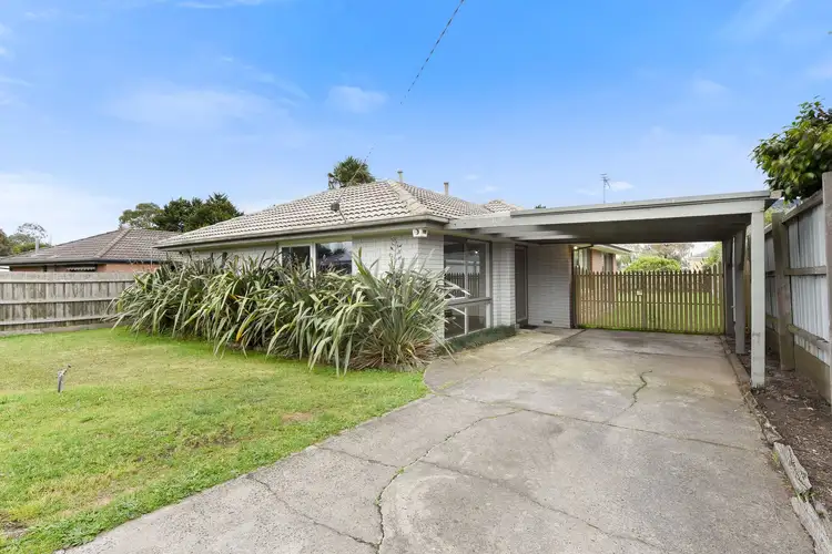 27 Lamont Crescent, Cranbourne VIC 3977