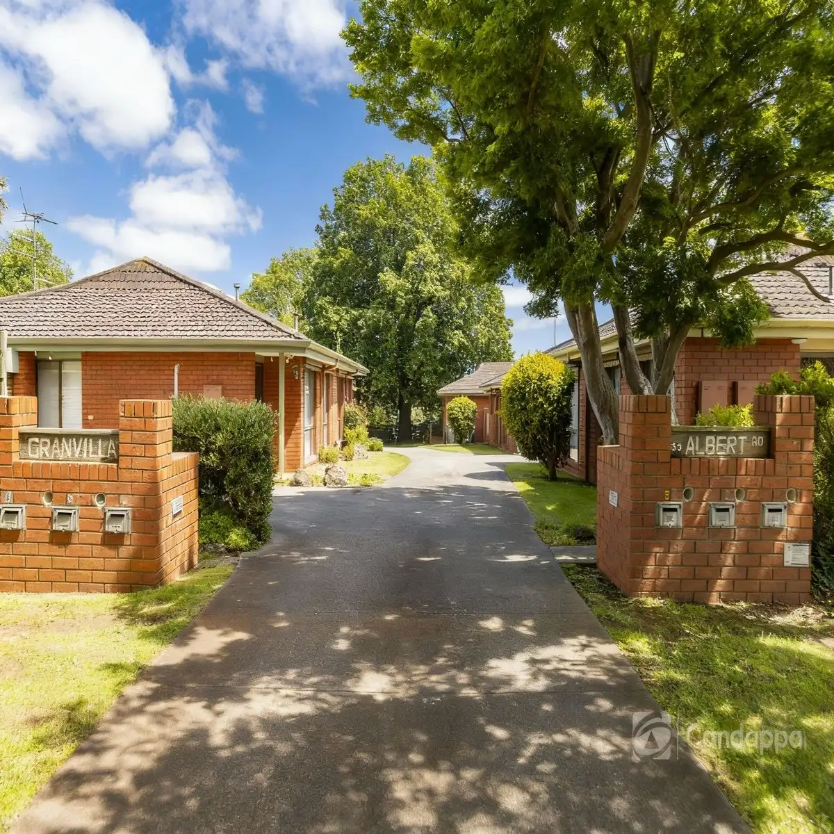 Main view of Homely unit listing, 2/33 Albert Road, Drouin VIC 3818