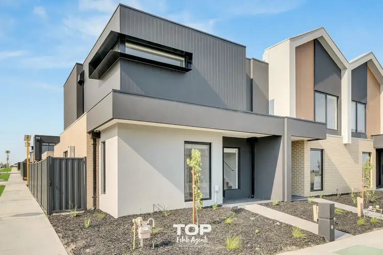 16 Seve Walk, Clyde North VIC 3978