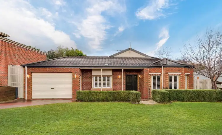 16 Grantham Crescent, Berwick VIC 3806