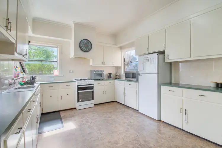 Fifth view of Homely house listing, 11 Johnson Street, Horsham VIC 3400