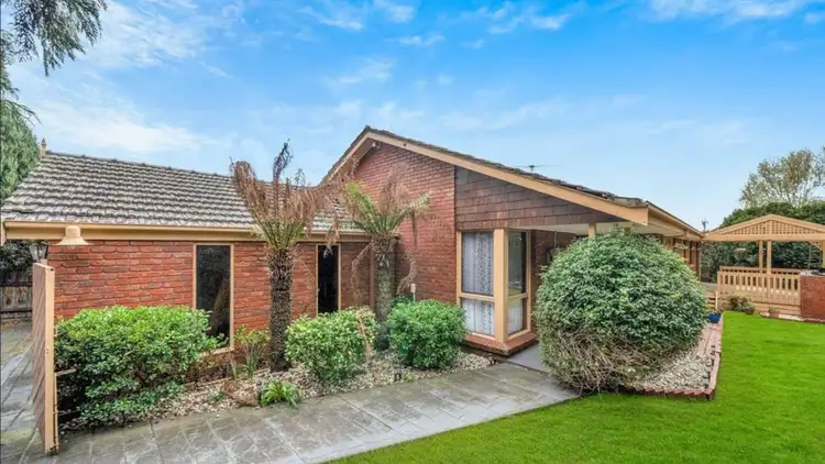 4 Tench Rise, Endeavour Hills VIC 3802