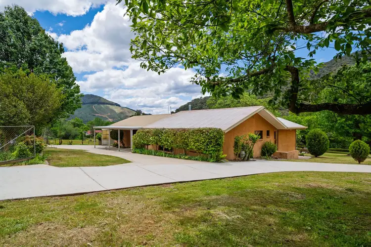 51 Growlers Creek Road, Wandiligong VIC 3744