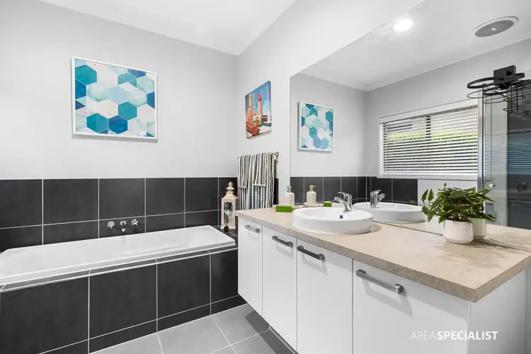 Sixth view of Homely house listing, 10 Oradala Rise, Werribee VIC 3030