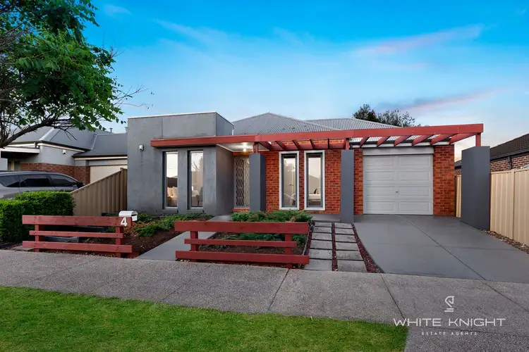 4 Beckett Crescent, Caroline Springs VIC 3023